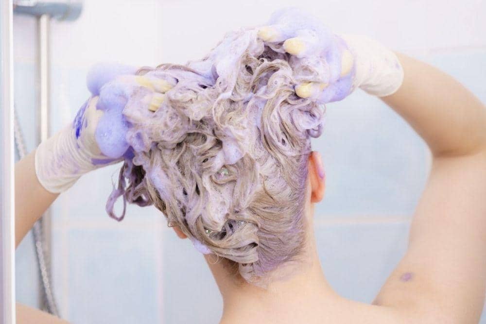 Cara Mewarnai Rambut Sendiri di Rumah/ hairfinder.com