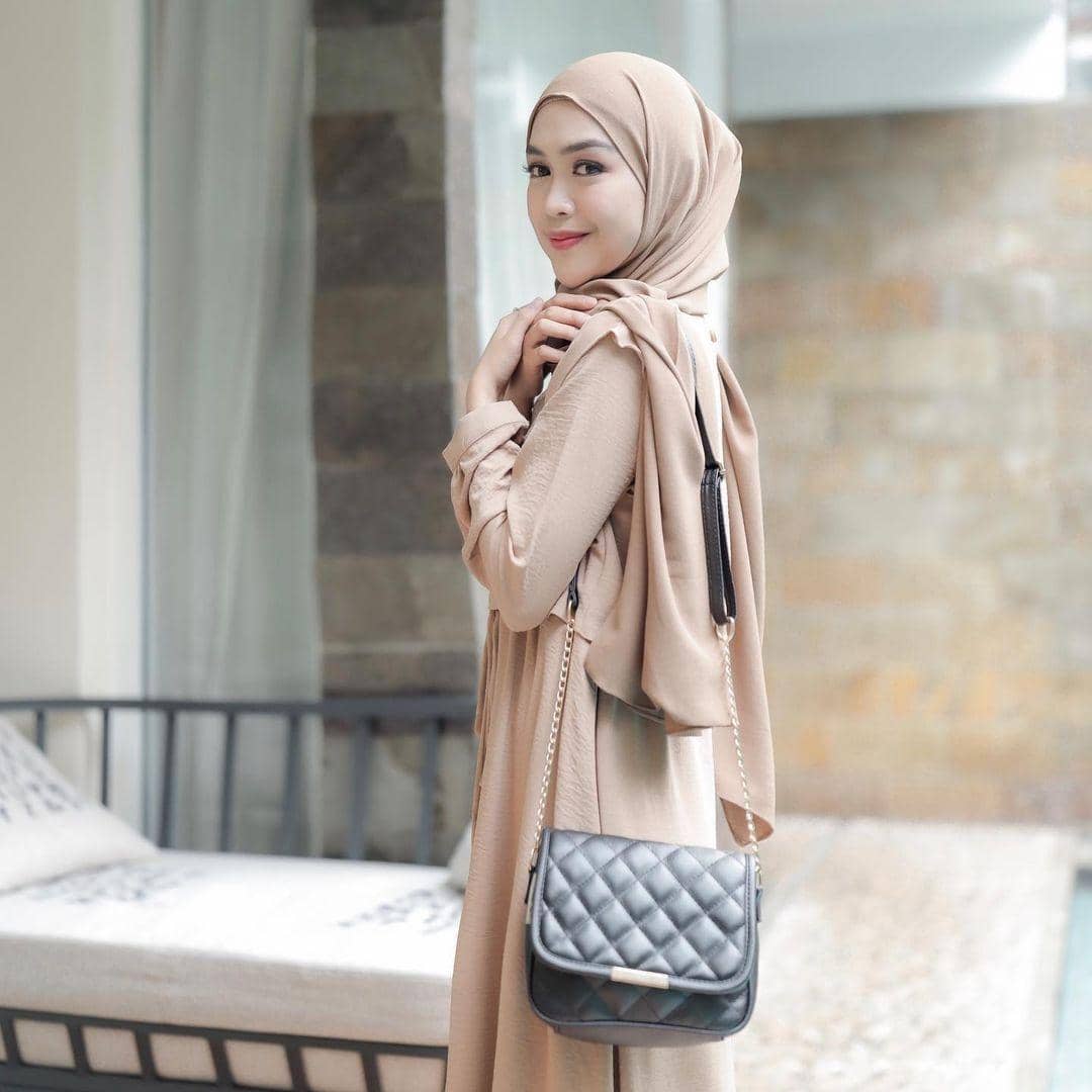 instagram.com/riaricis1795