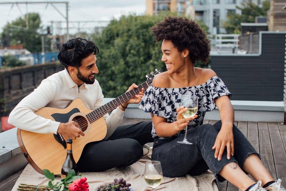 Tips Temukan Gebetan yang Sefrekuensi Lewat Online Dating, Harus Coba!