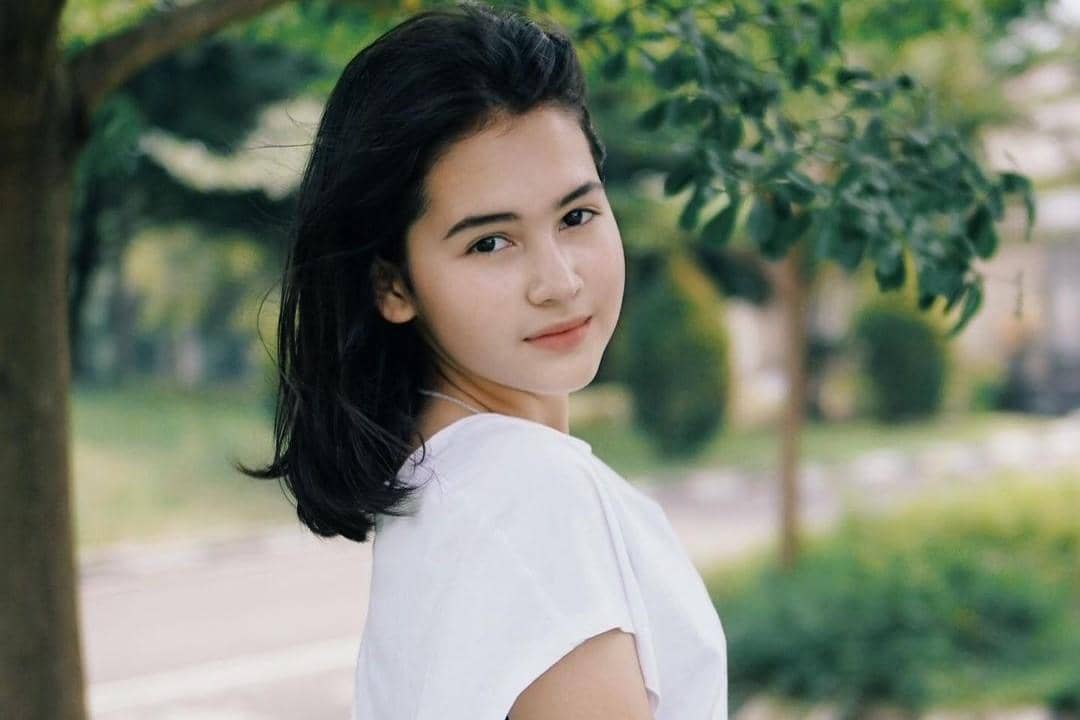 Intip Gaya Asli Sandrinna Michelle, Pemeran Utama 'Dari Jendela SMP'