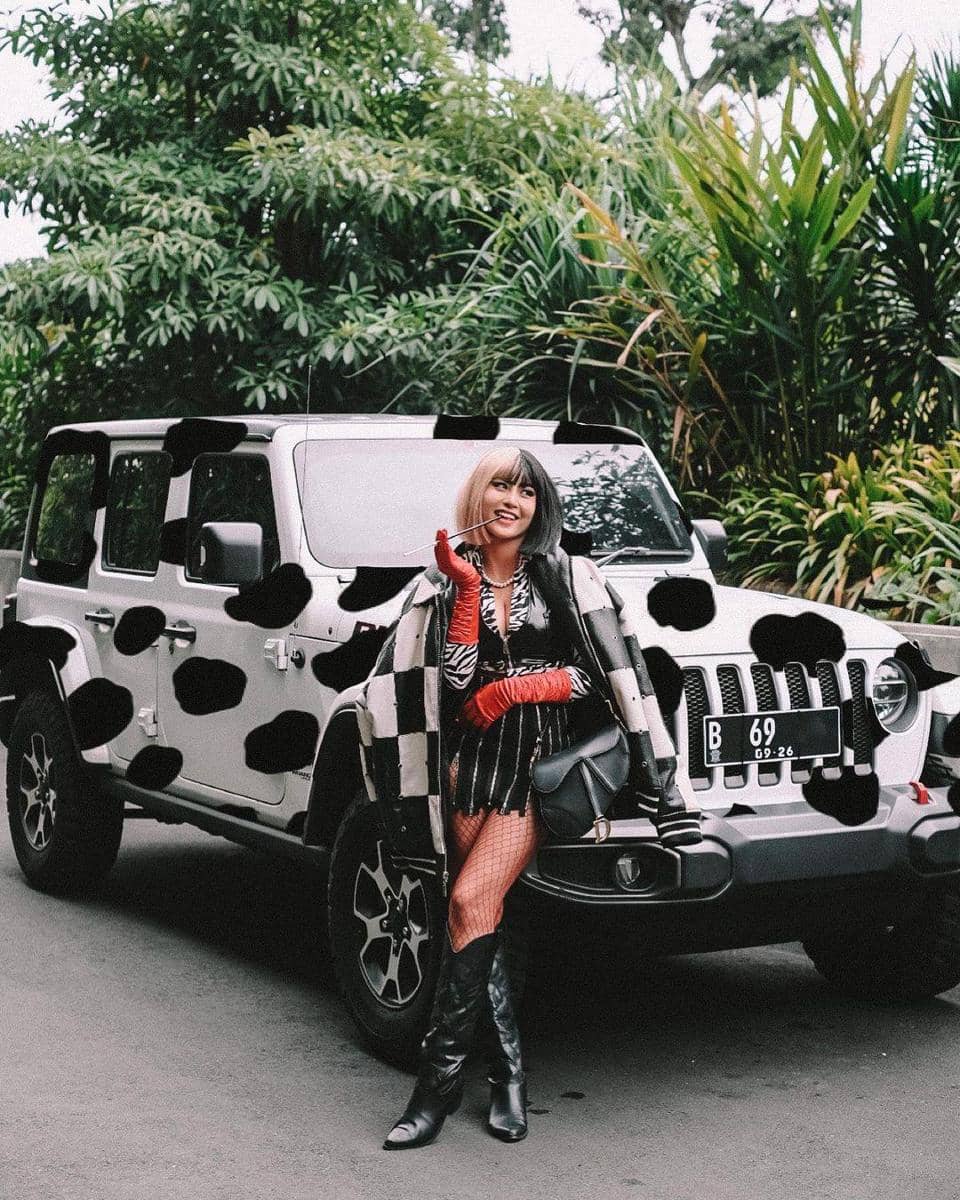 instagram.com/awkarin