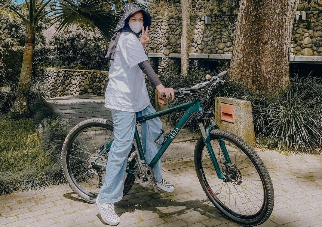 instagram.com/@elysandria