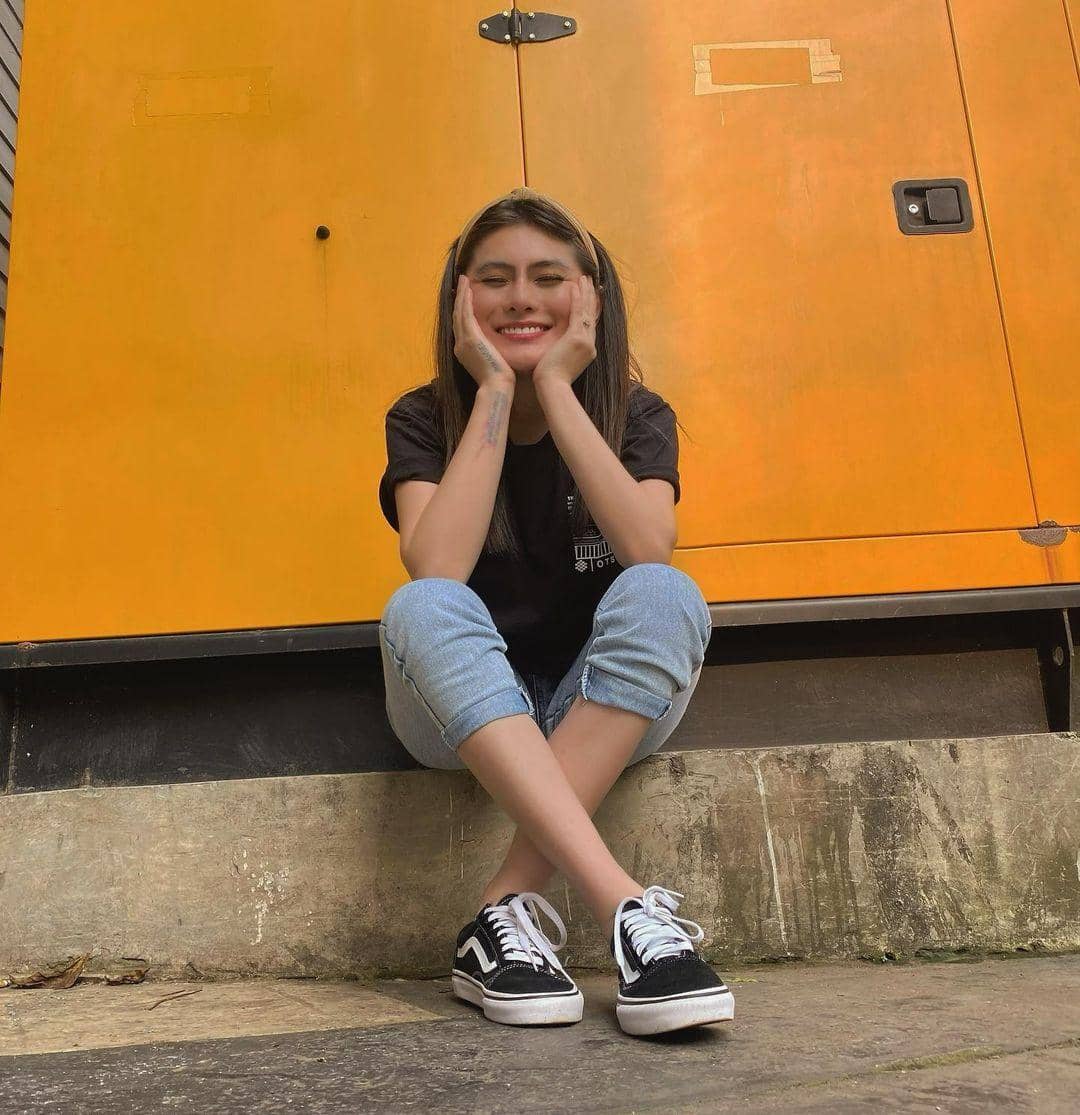 instagram.com/angelalee87