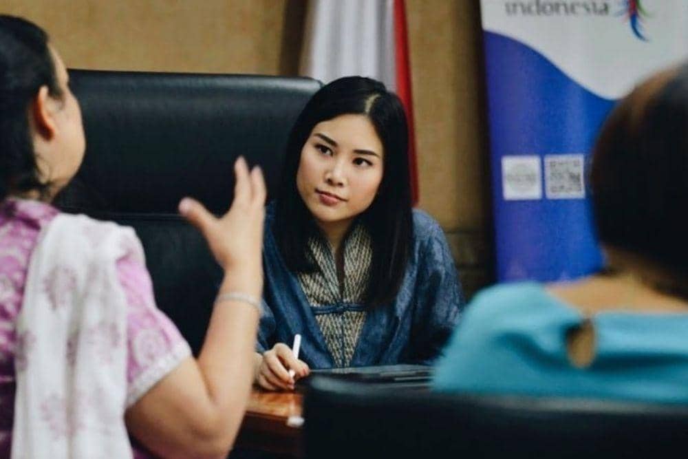 Ayol bilan porno aloqa