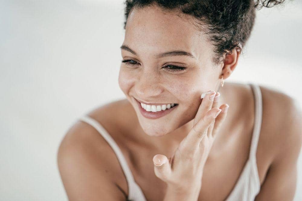 Cara Aman Double Cleansing untuk Kulit Sensitif, chatelaine.com