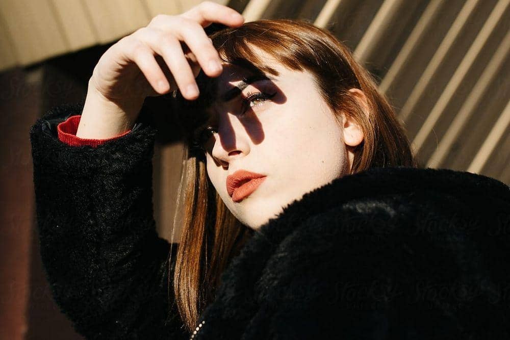 Perbedaan Sunscreen dan Sunblock, stocksy.com