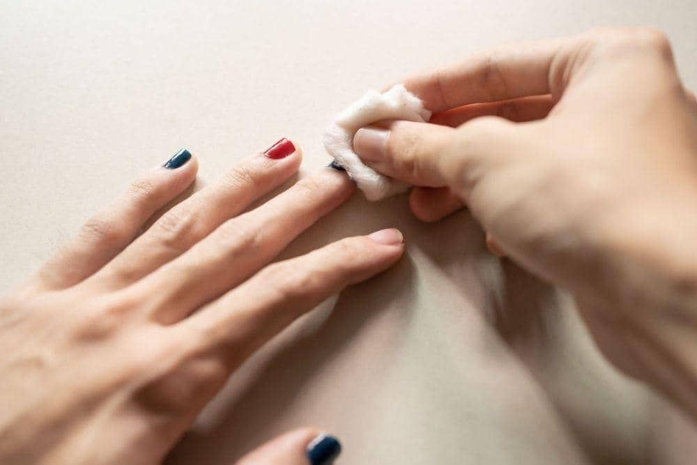 bahan yang bisa menyerap kelembapan, verywellhealth.com