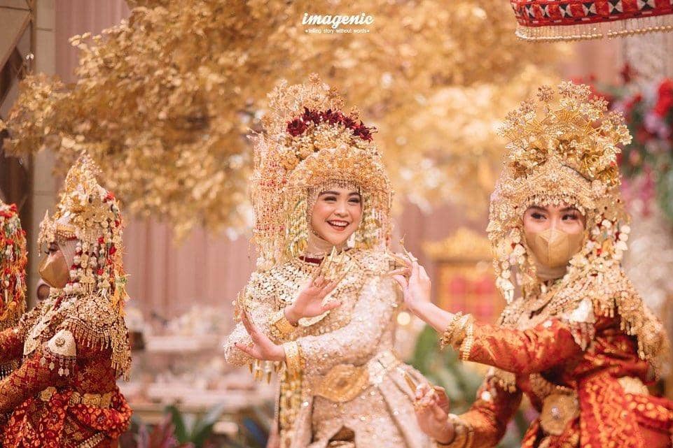 instagram.com/riaricis1795