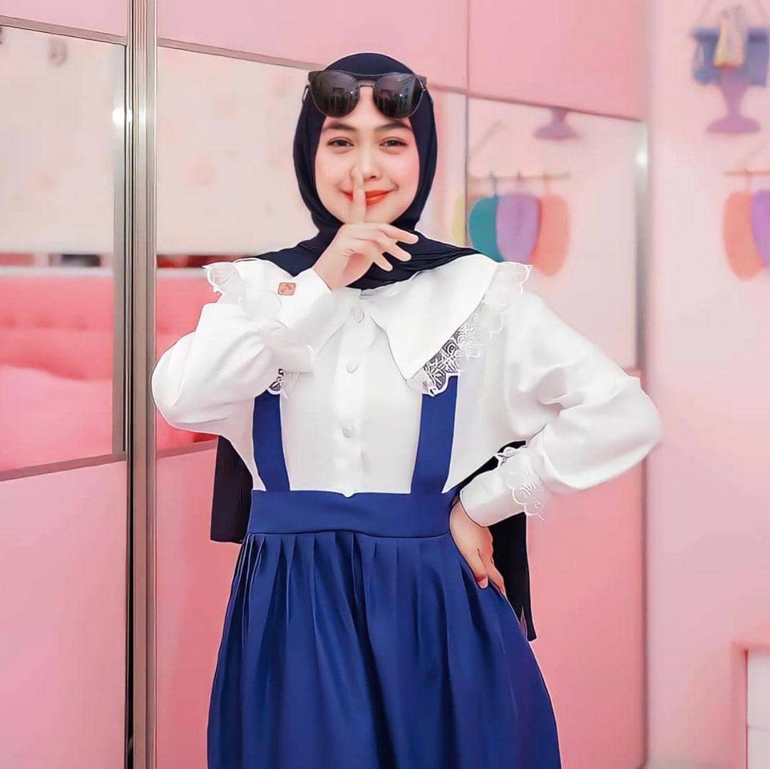 instagram.com/riaricis1795