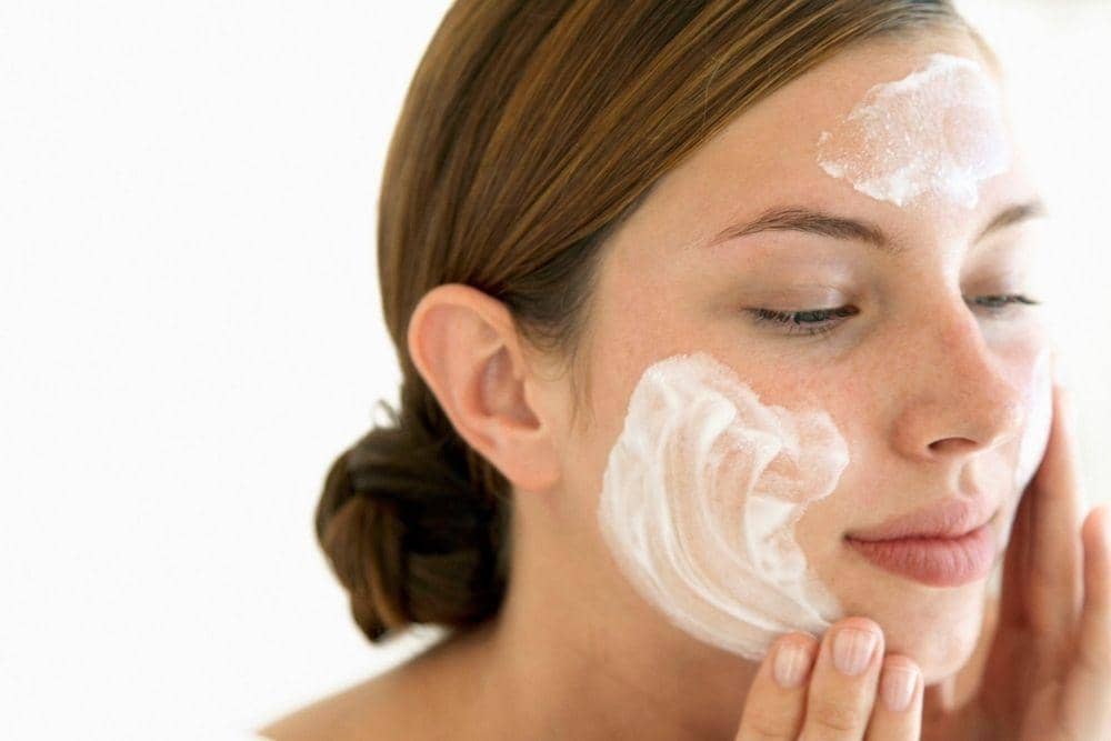 Cara Merawat Kulit saat Musim Hujan, verywellhealth.com