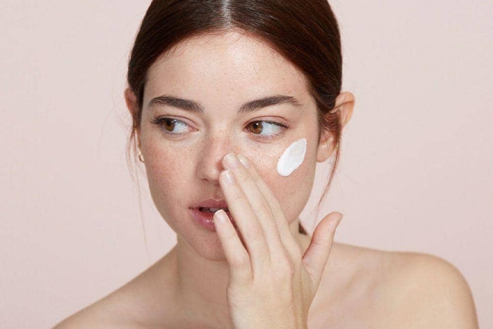 Cara Memakai Krim Pencerah Wajah yang Tepat, healthline.com