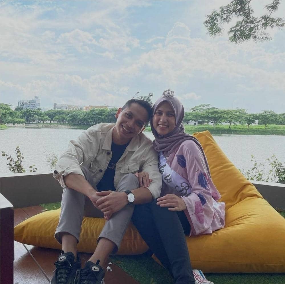 Twitter.com/YessyListryani