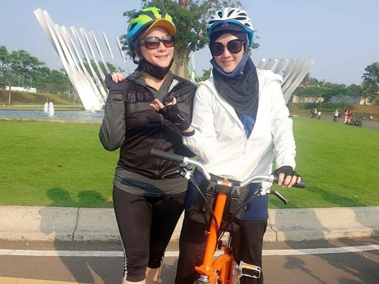 Instagram.com/dinalorenza1975