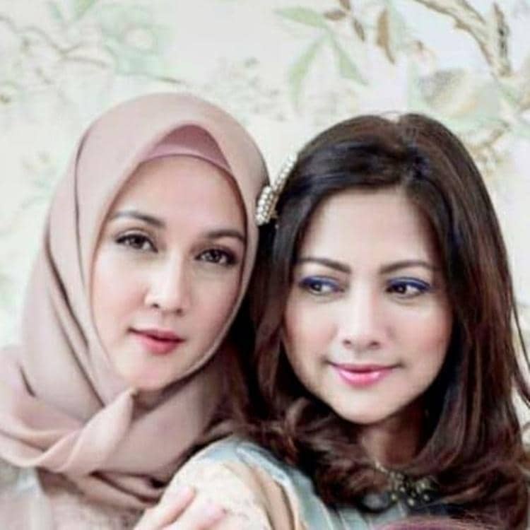 Instagram.com/dinalorenza1975