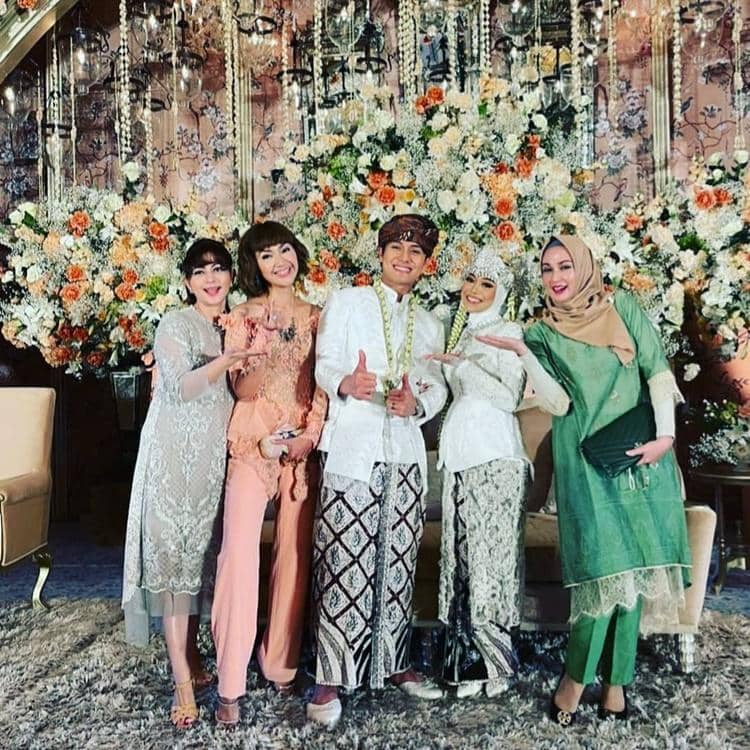 Instagram.com/dinalorenza1975