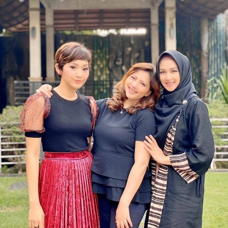 Instagram.com/dinalorenza1975