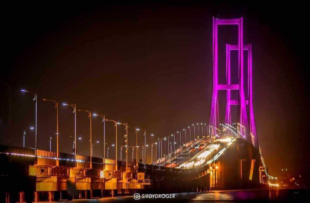 ilustrasi tahun baru di Jembatan Suramadu 