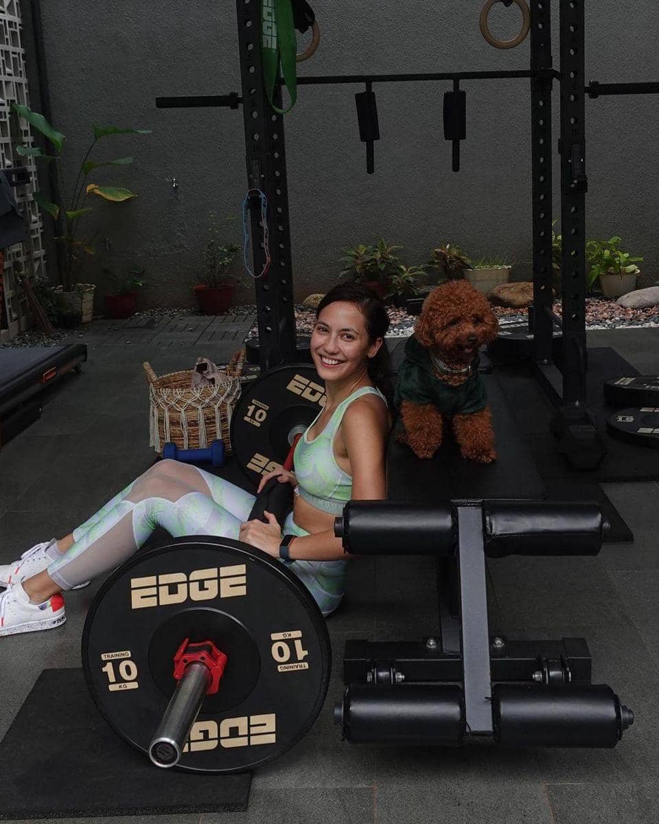 instagram.com/pevpearce