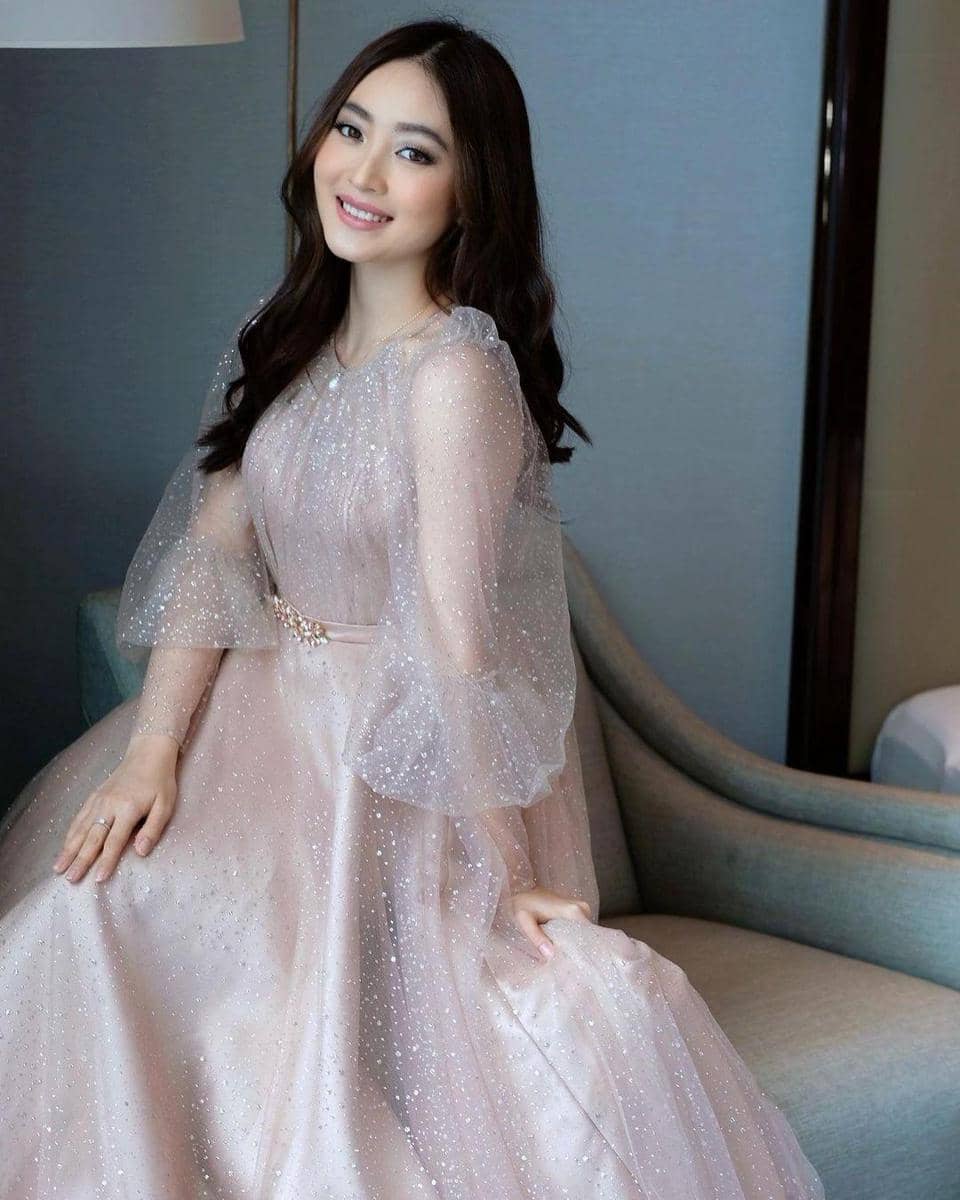 instagram.com/natashawilona12