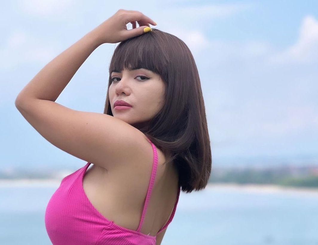 7 Potret Dinar Candy yang Makin Seksi