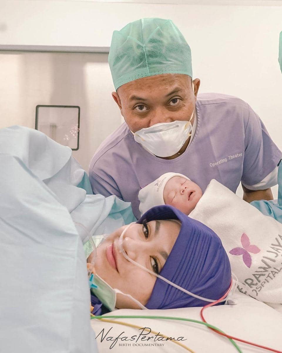 instagram.com/nathalieholscher