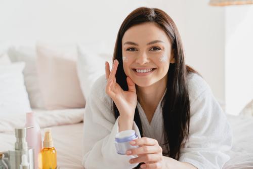 3 Alasan Pentingnya Pakai Pelembap Sebagai Basic Skincare