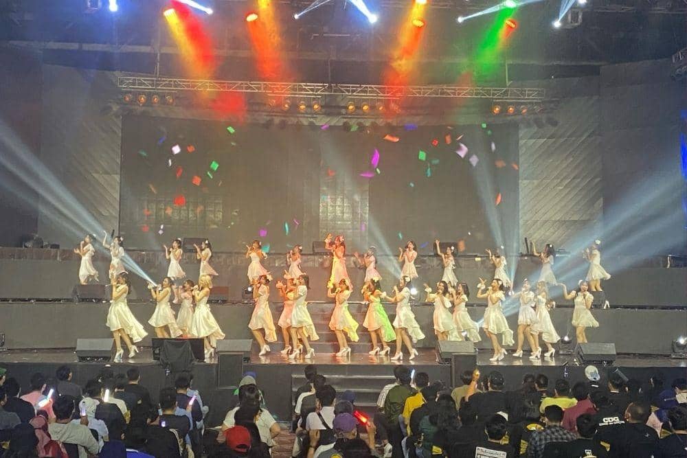 twitter.com/officialJKT48