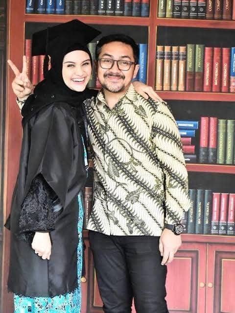 Instagram.com/zeezeeshahab