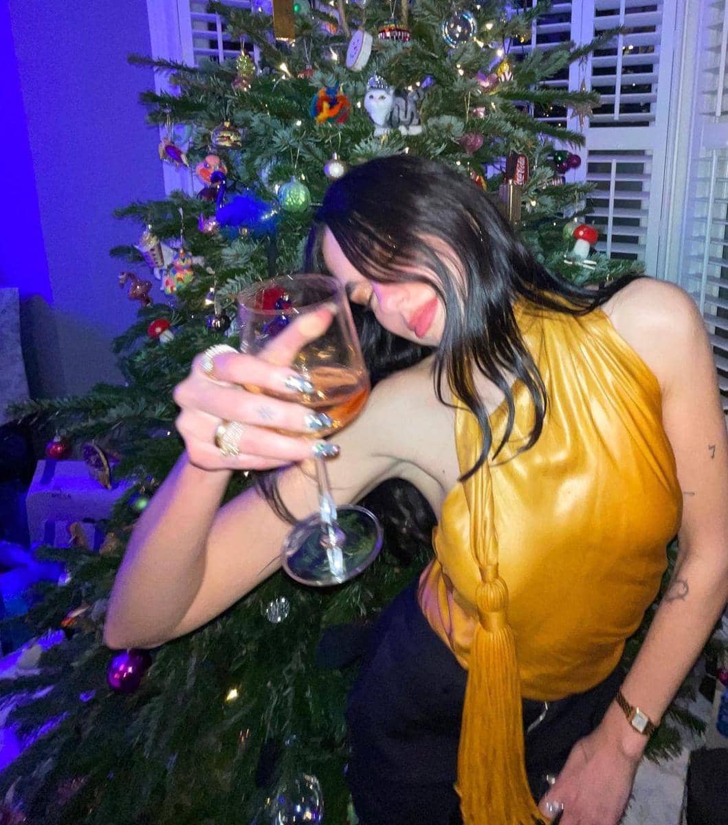 instagram.com/dualipa