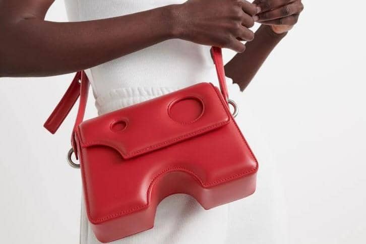 #PopbelaOOTD: Saatnya Tampil Nyentrik Pakai Tas Branded Warna Cerah