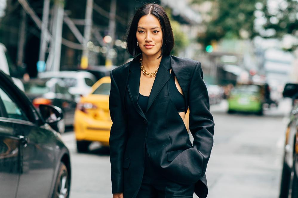 Tips Padu-padan Cut-out Blazer yang Akan Jadi Tren di Tahun 2022
