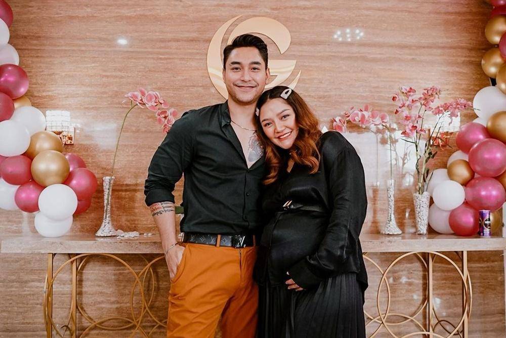 9 Potret Krisjiana Dampingi Siti Badriah Selama Hamil, Suami Idaman!