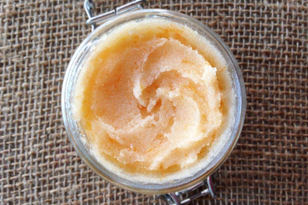 Scrub Alami untuk Mencerahkan Bibir/ chilondon.com