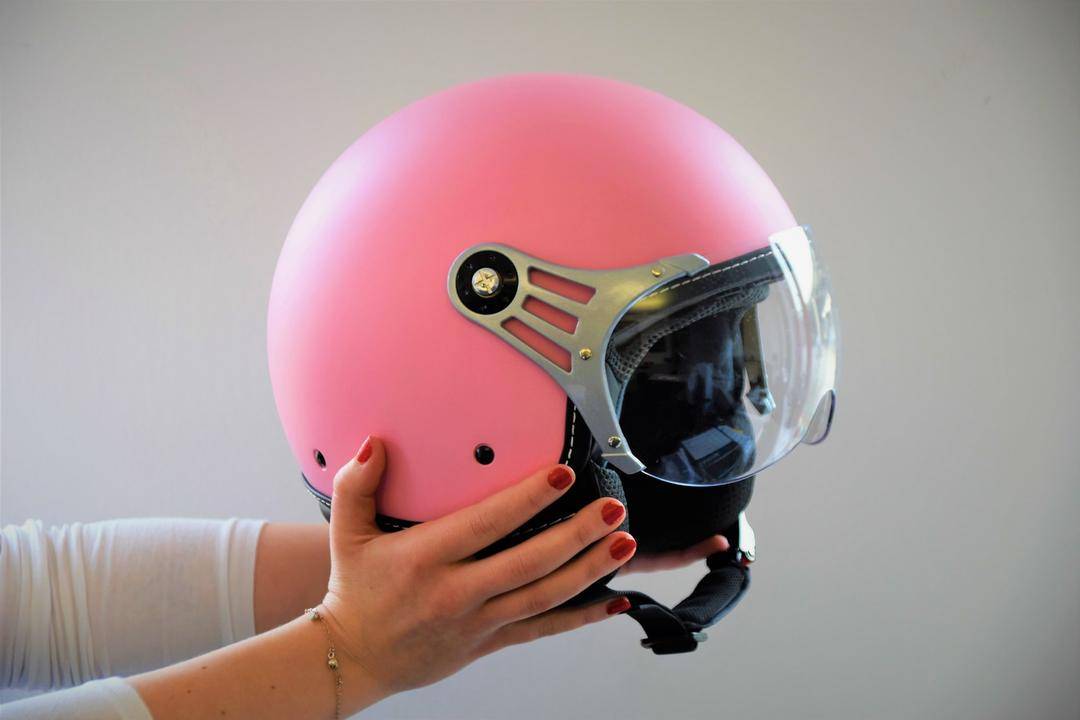 Hemat Pengeluaran, Ini Cara Mencuci Helm Sendiri di Rumah