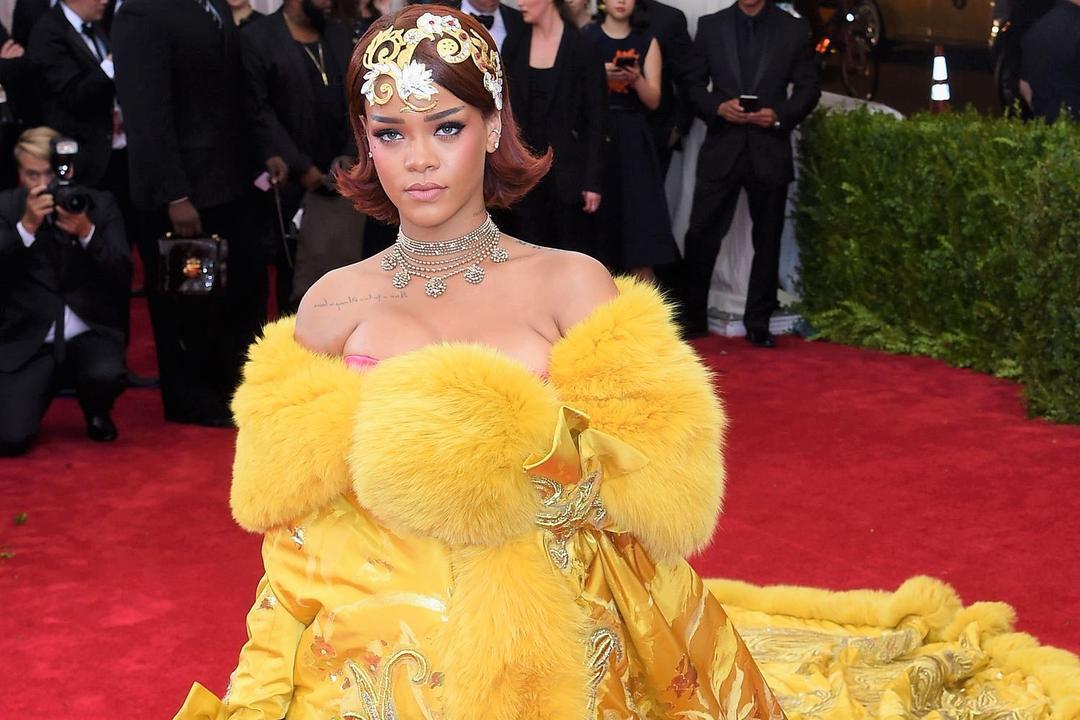 Seluruh Gaya Ikonik Rihanna di Met Gala, Seksi Hingga Nyentrik!