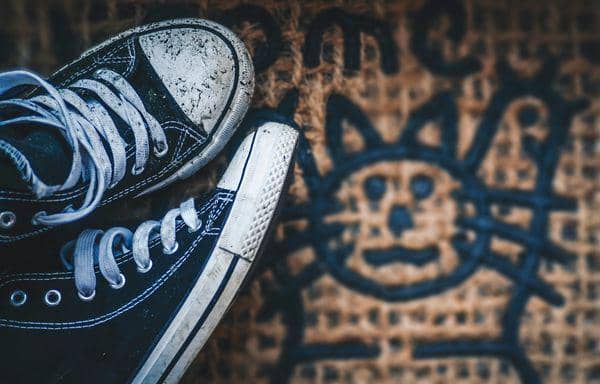 7 Cara Menghilangkan Jamur di Sepatu dengan Mudah dan Aman 