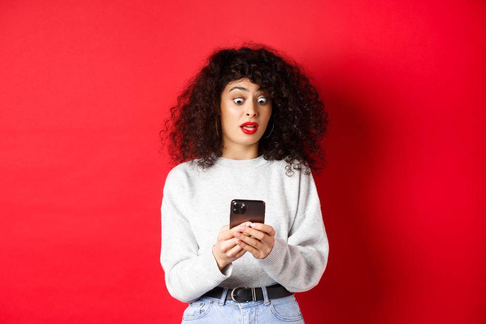 5 Zodiak Ini Paling Cuek Saat di Chat, Bikin Kesal!