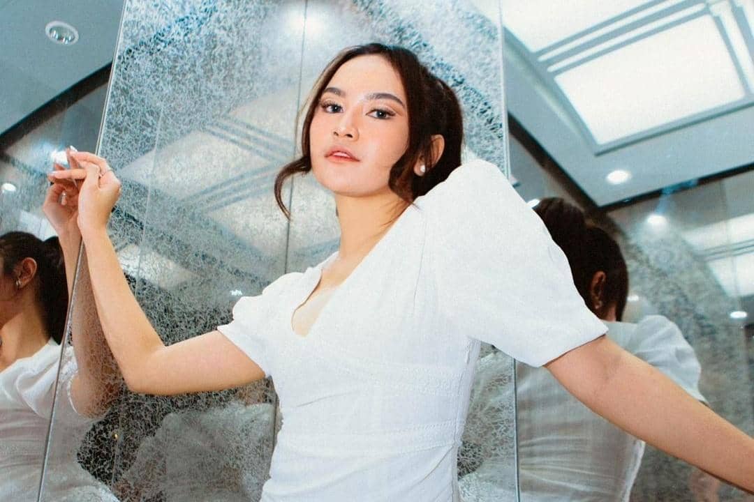 instagram.com/mahaliniraharja