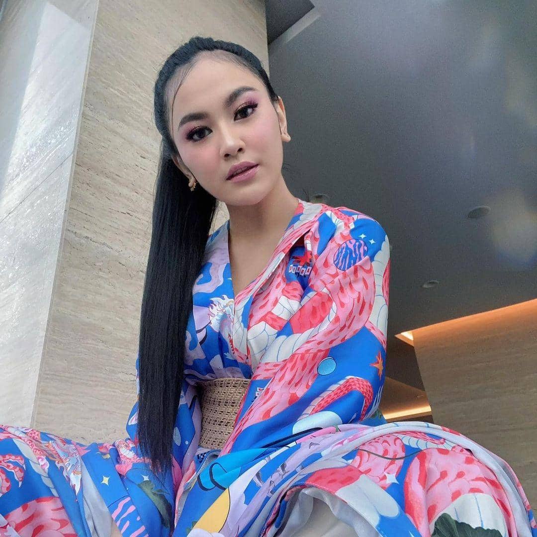 instagram.com/mahaliniraharja/