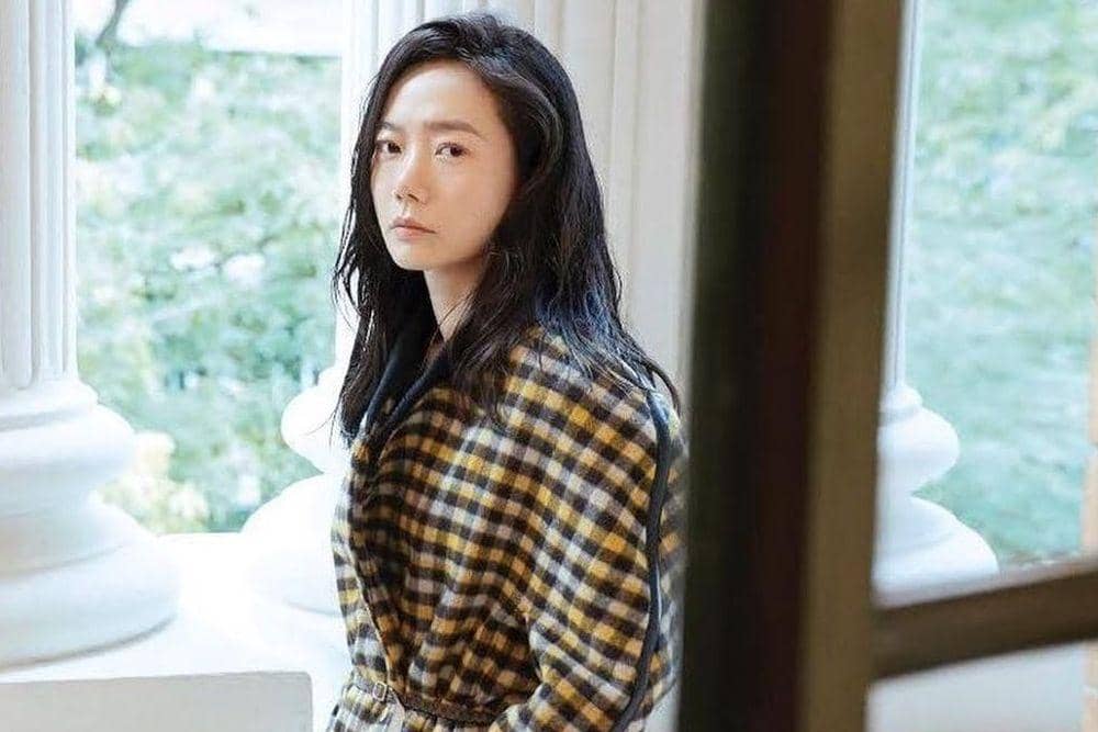 Inspirasi Gaya Bae Doona, Tetap Cantik dengan Riasan Simpel