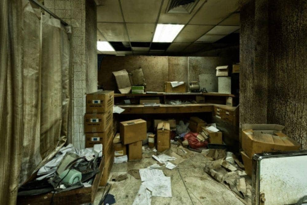 freepik.com/free-photos-vectors/dirty-room