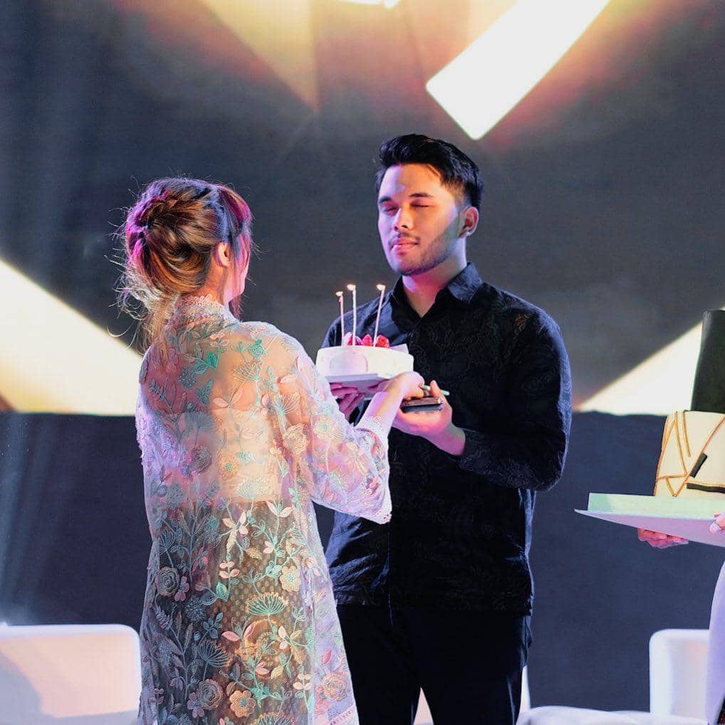 Instagram.com/thariqhalilintar