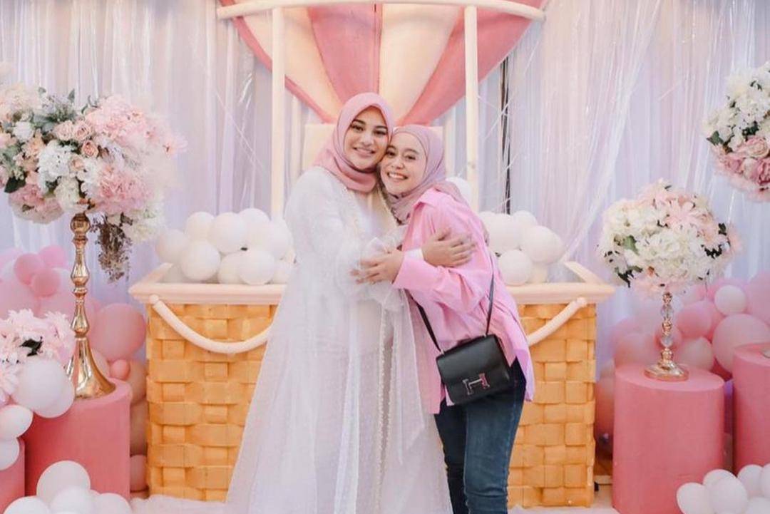 9 Artis yang Hadir ke Baby Shower Aurel Hermansyah, Kompak Serba Pink!