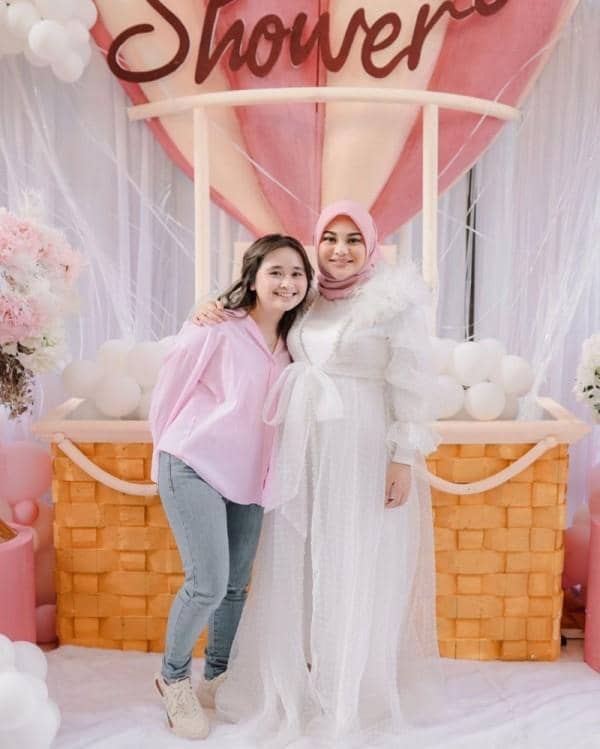 Instagram.com/aurelie.hermansyah