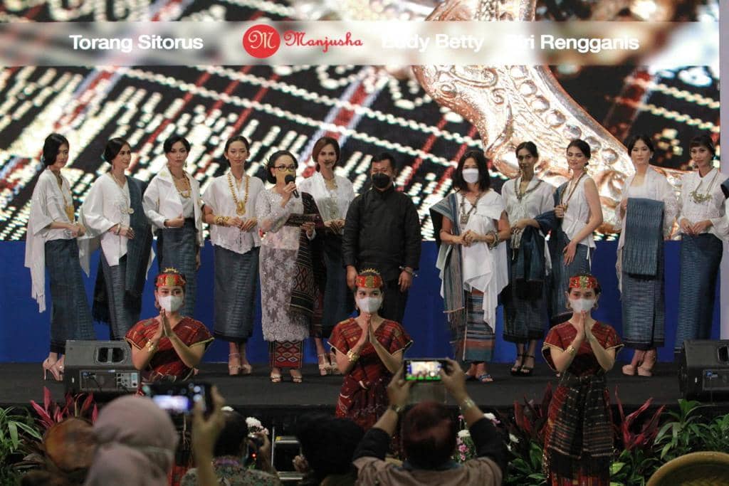 Launching Buku Ulos: Identity in A Piece of Cloth Karya Torang Sitorus