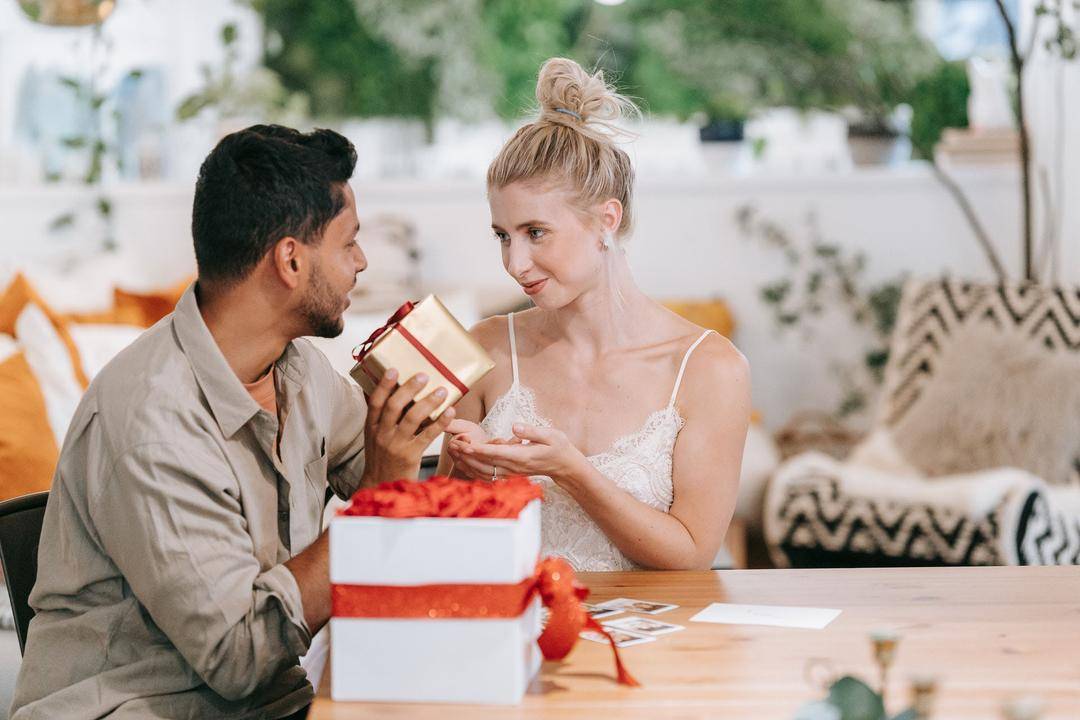 13 Ide Kado Valentine Unik untuk Pasangan, Jangan Cuma Kasih Bunga!