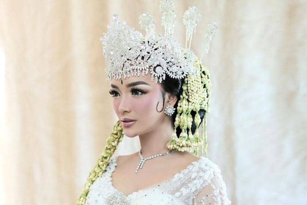 instagram.com/zaskia_gotix