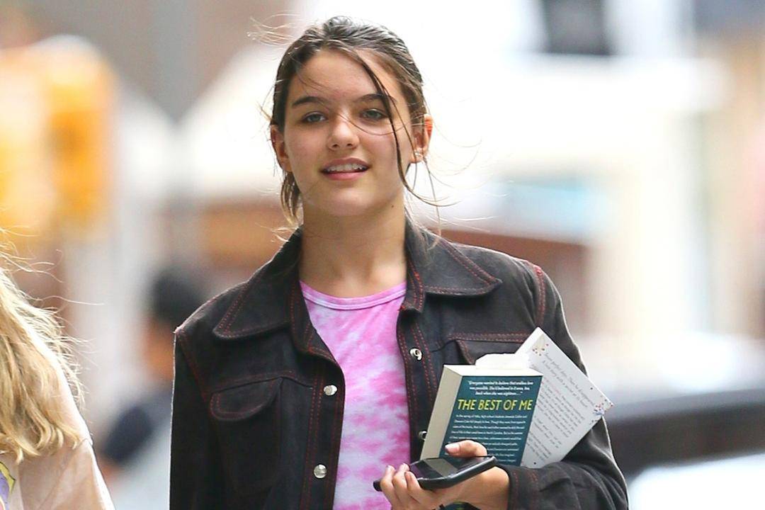 Intip Potret Terkini Suri Cruise yang Beranjak Remaja