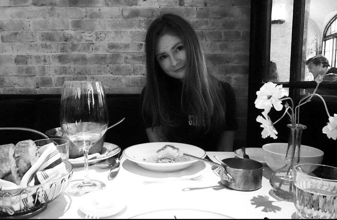 instagram.com/theannadelvey