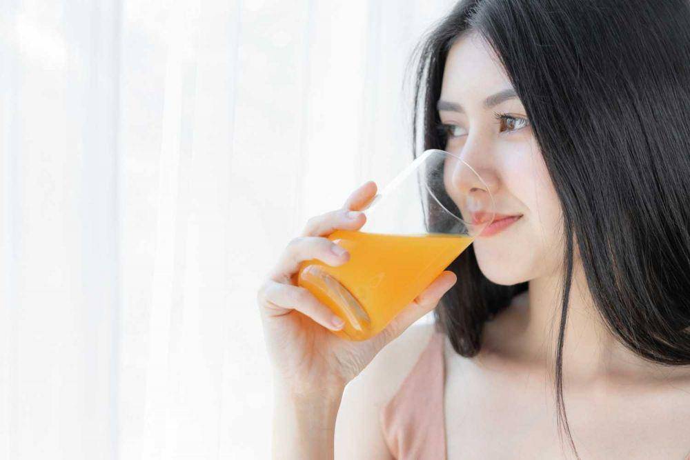Minum collagen drink (Instagram.com/jcomp)